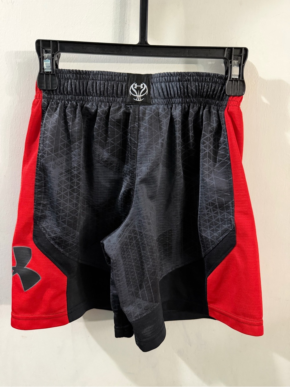 Under Armour Youth XS Athletic Shorts - Picture 4 of 5